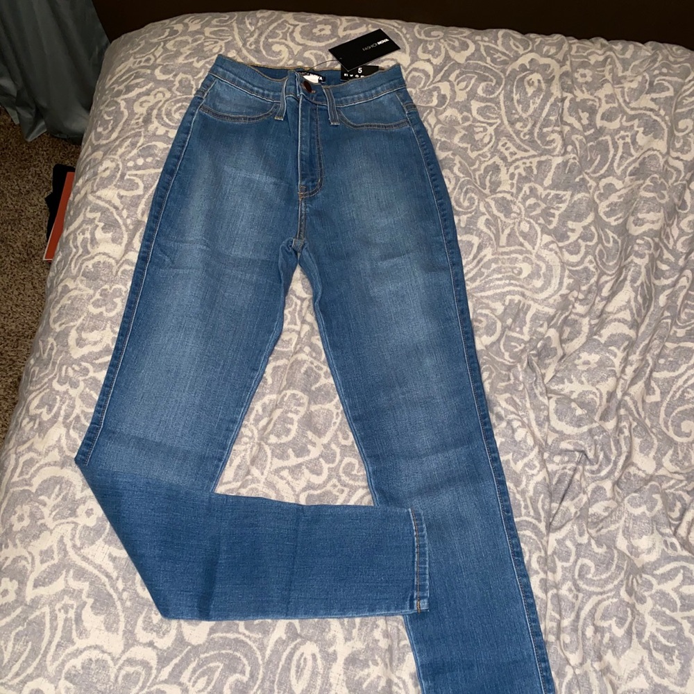 Women’s high-rise skinny jeans